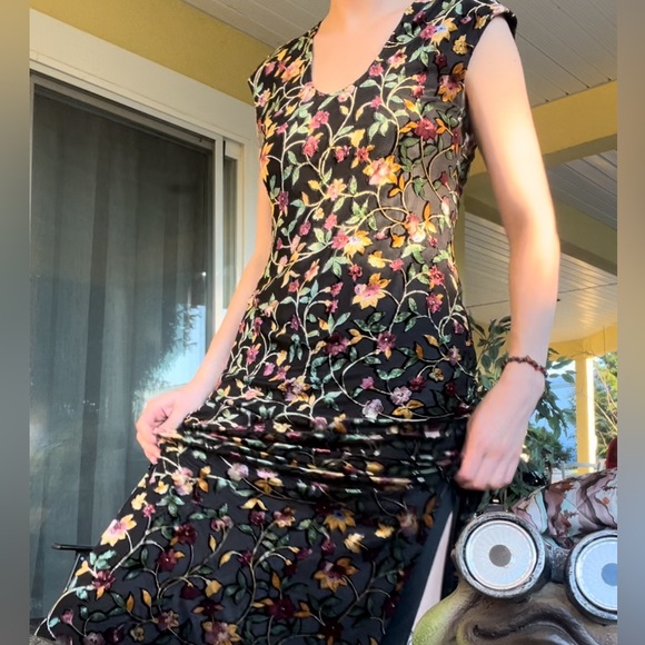 VINTAGE DRESS with velvet flowers - Picture 8 of 8